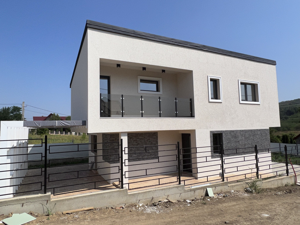 https://www.partener-imobiliare.ro/ro/vanzare-houses-villas-4-camere/rediu-iasi/canalizare-incalz-pard-proiect-deosebit-vila-capat-pacurari-rediu_1235