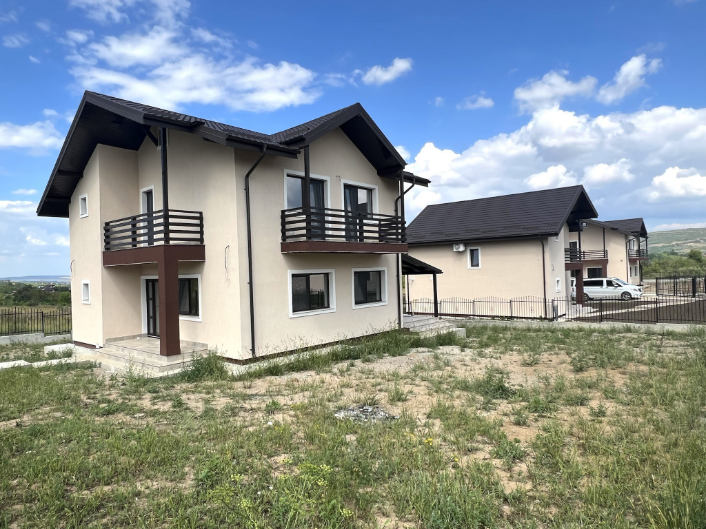 CANALIZARE!ASFALT!Aprox 500 mp teren!Incalz pard!Vila 4 camere,Bucium-Visan