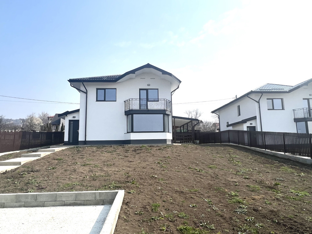 500 mp teren! Living 42 mp! CANALIZARE! ASFALT! Vila Bucium - Barnova