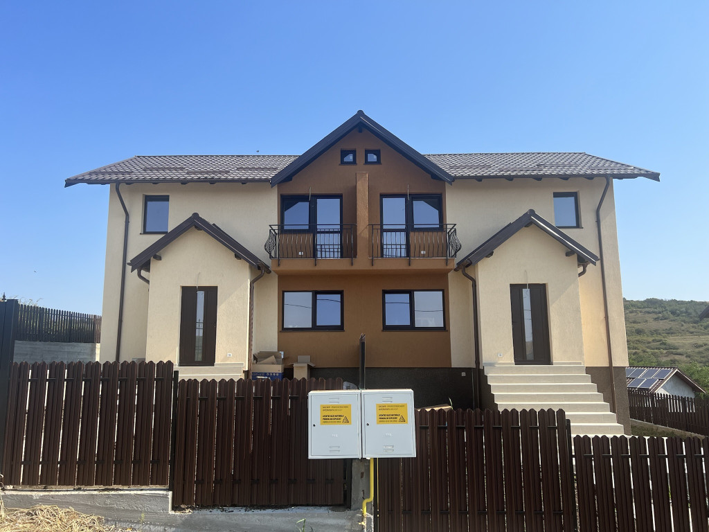 https://www.partener-imobiliare.ro/ro/vanzare-houses-villas-3-camere/miroslava/canalizare-asfalt-casa-3-camere-88-mp-utili-miroslava_2174