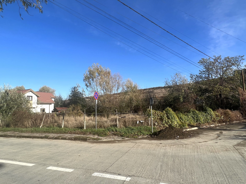 Teren 717 mp, la strada principala, Bucium-Barnova