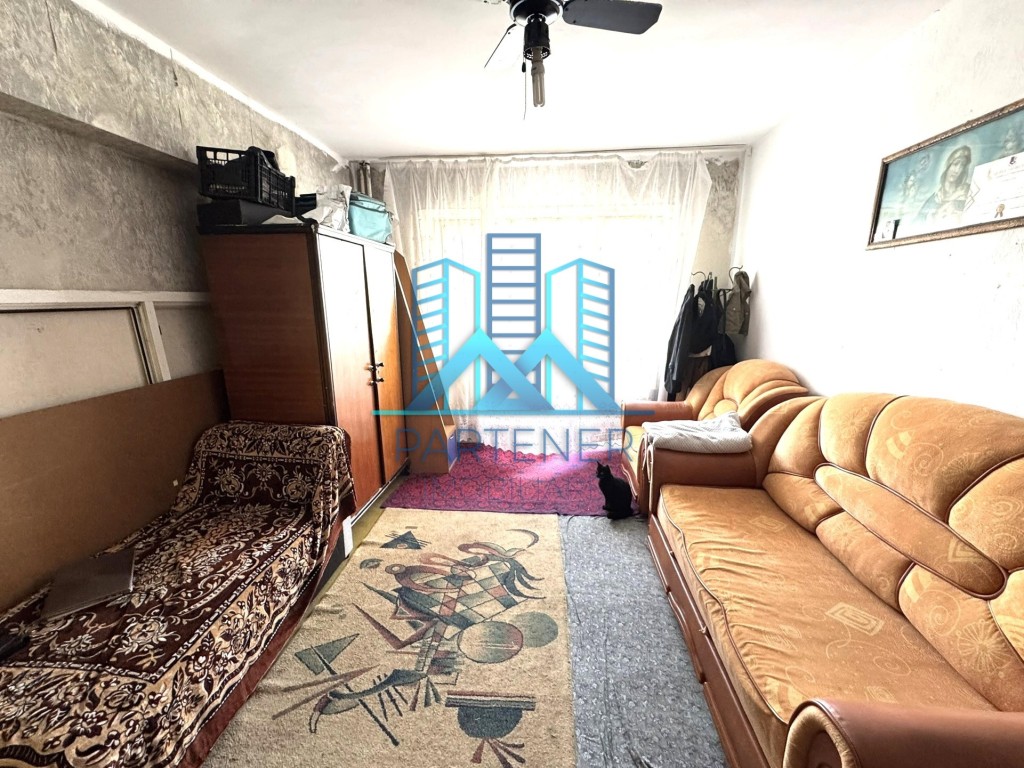 2 BAI! Apartament 4 camere, decomandat, 91 mp, etaj intermediar, Mircea cel Batran
