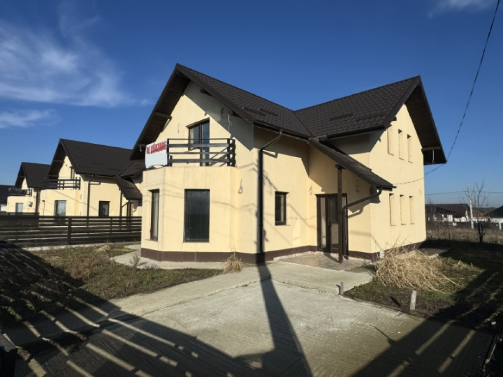 https://www.partener-imobiliare.ro/ro/vanzare-houses-villas-5-camere/valea-ursului-iasi/5-camere-580-mp-teren-140-mp-utili-vila-miroslava-valea-ursului_2926 https://www.partener-imobiliare.ro/ro/vanzare-houses-villas-5-camere/valea-ursului-iasi/5-camere-580-mp-teren-140-mp-utili-vila-miroslava-valea-ursului_2926