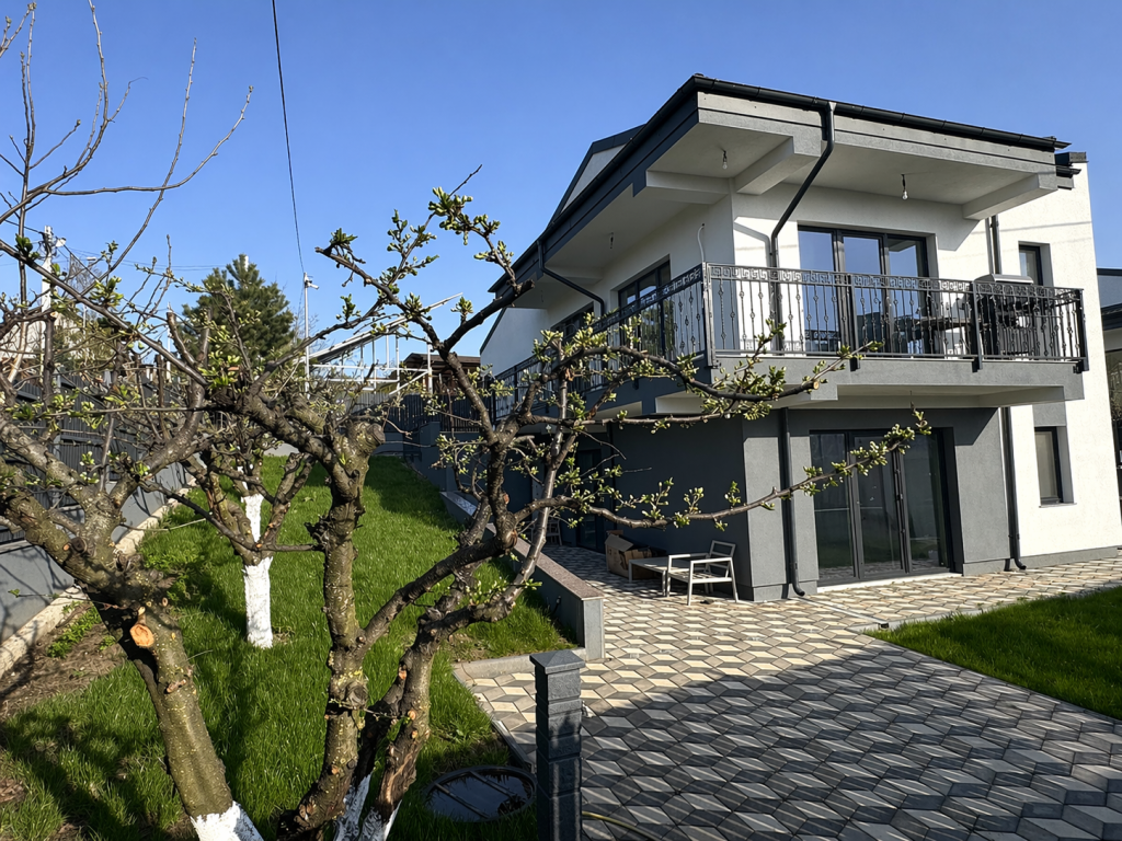 https://www.partener-imobiliare.ro/ro/vanzare-houses-villas-4-camere/iasi/deosebit-500-mp-teren-140-mp-utili-incalz-pard-vila-tomesti_2945