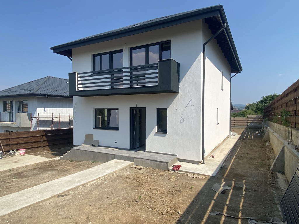 https://www.partener-imobiliare.ro/ro/vanzare-houses-villas-4-camere/miroslava/asfalt-beci-incalz-in-pard-dressing-vila-4-camere-miroslava_2969 https://www.partener-imobiliare.ro/ro/vanzare-houses-villas-4-camere/miroslava/asfalt-beci-incalz-in-pard-dressing-vila-4-camere-miroslava_2969