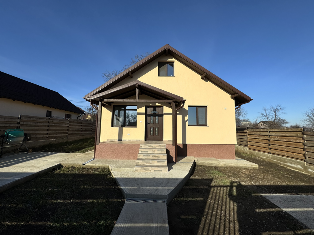 PLACA! ASFALT! Casa 3 camere, Horpaz