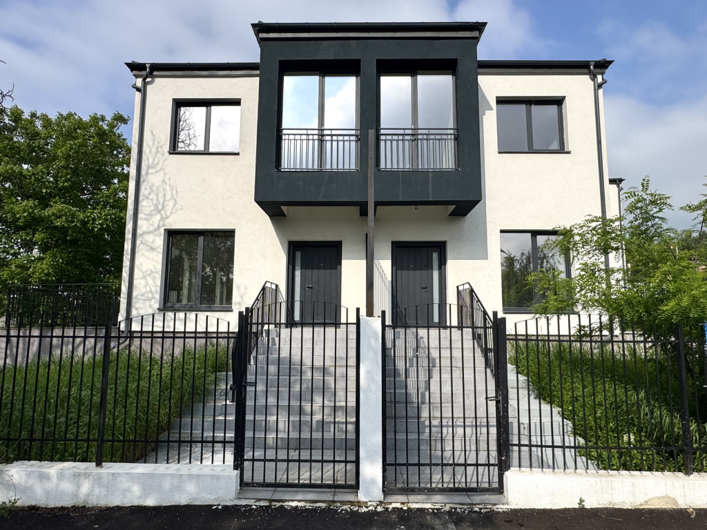 https://www.partener-imobiliare.ro/ro/vanzare-houses-villas-3-camere/iasi/asfaltcanalizarebine-pozitionataincalz-pardvila-bucium-barnova_3148